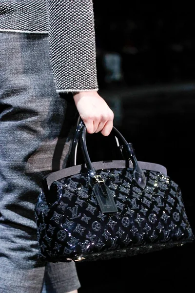 Look 60